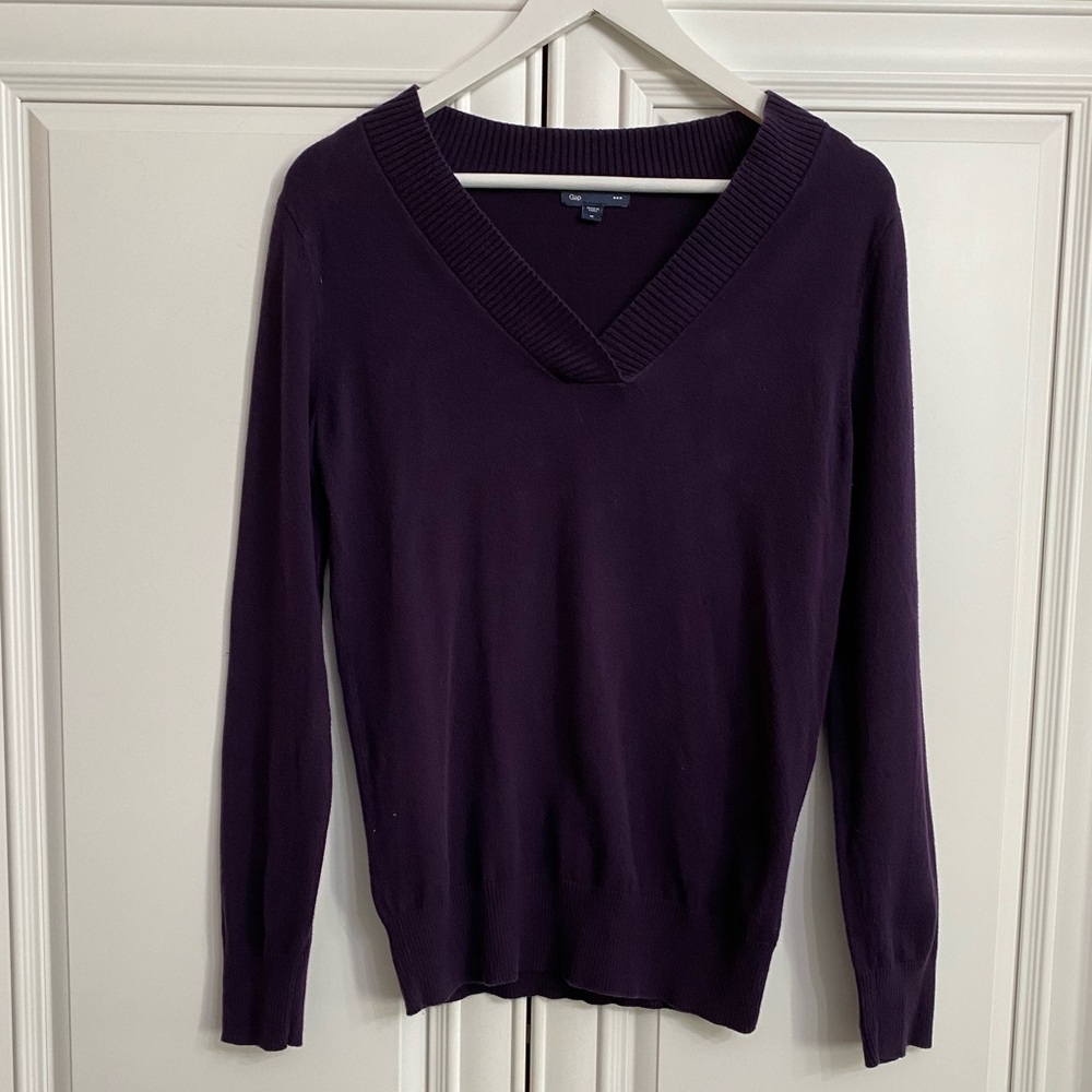 GAP Factory Women’s Sz Medium Purple V-Neck Long Sleeve Lightweight Sweater